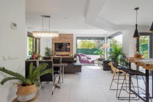 Casa Moderna con Piscina