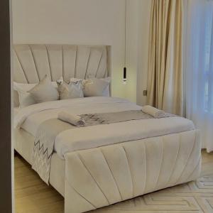 Stylish 3bedroom with a Rooftop Pool