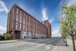 Relax in Style at our Cosy & Modern 2-Bed Flat