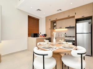 Elegant 2BR Apartment in Socio Tower - Dubai Hills