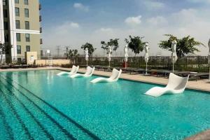 Elegant 2BR Apartment in Socio Tower - Dubai Hills