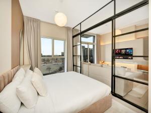 Elegant 2BR Apartment in Socio Tower - Dubai Hills