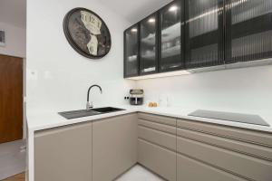 Pastel Apartment Andersa in Warsaw with Air Conditioning by Noclegi Renters