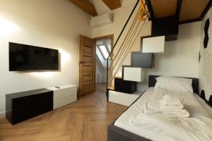 Willa 27P Lakeside Retreat Łączyno by BookingHost