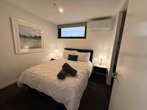 Midnight Luxe 2BR 2Bath Apartment 507 in the heart of Braddon L5 Views Pool Sauna Gym Wifi