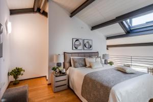 Verdi 1928, A Cozy Wallside Retreat