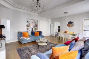Arc de Triomphe & Théâtre Marigny - Paris Vacation Rentals