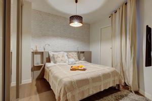 Arc de Triomphe & Théâtre Marigny - Paris Vacation Rentals