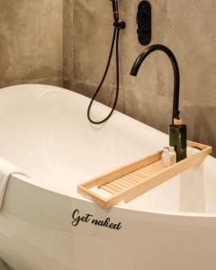 Sea View Mercury Tower Designer Apartment