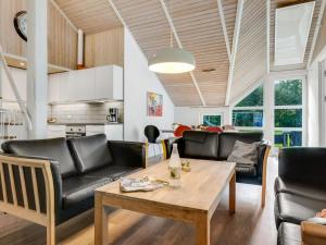Holiday Home Eisa - 300m to the fjord by Interhome