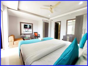 Rooftop Sea View Boutique Shivangi Hotel Near Jagannath Temple 1400m - Restaurant- Lift and Free Parking Facilities - Fully Air Conditioning Premium Rooms- Best Sea Beach Hotel In Puri