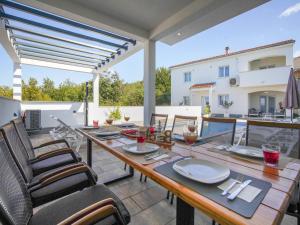 Holiday Home Villa Lea by Interhome