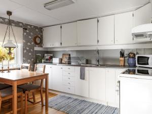 Holiday Home Skjutsmåla by Interhome