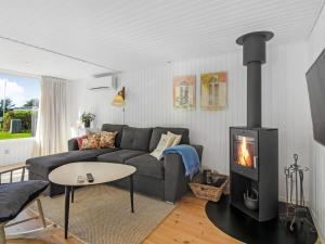 Holiday Home Reeta - 450m from the sea by Interhome