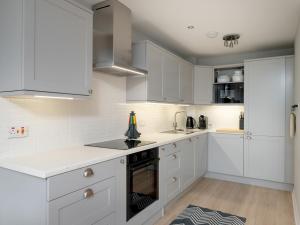 Pass the Keys Spacious Bright Modern Edinburgh City Flat