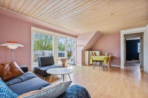 Entire Apartment with 2 Bedrooms and Private Patio