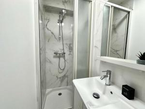New 132 Suite Tarantino - Cosy Apartment Paris Center