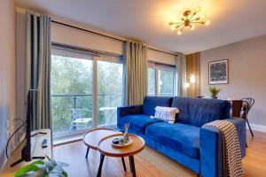 Pass the Keys Stylish Riverside Apartment with Free Parking