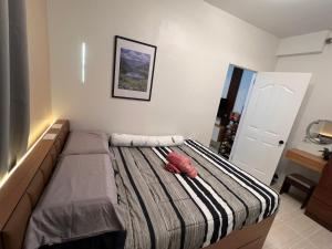 Seven-Eleven Inn 1BR Condo - Royal Oceancrest Mactan