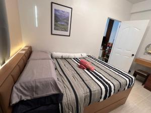 Seven-Eleven Inn 1BR Condo - Royal Oceancrest Mactan