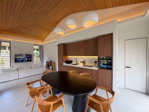 MoonLight Villa - Private Tropical Pool Escape