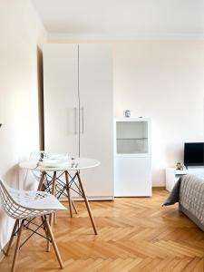 Cozy Two Bedrooms Apartment in Cracow City