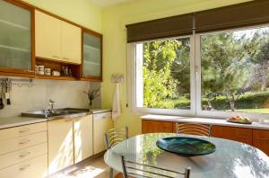 Villa Laurette Kratigos - Private Escape with Views