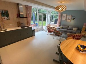 Fraaie familiebungalow op heerlijk rustige plek