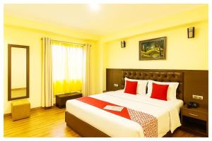 Hotel The OIive Premium Near Gurudwara Guru Nanak Darbar- Valley Mountain View - Wifi - Room Service Available - A Premium Hotel In Darjeeling
