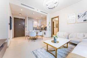 Modern Apartment Near Sobha Hartland Amenities, Minutes from Ras Al Khor Wildlife Sanctuary and Downtown Dubai, Sobha Creek Vistas Tower A, Sobha Hartland by Deluxe Holiday Homes