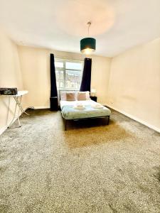 Comfy Entire Apartment with Free Parking in Bury Town