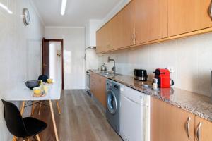 Barbecue and Beach – 200m away