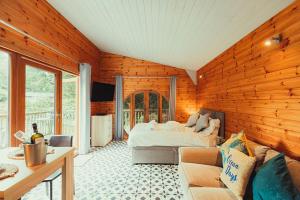 Robin Woodside Lodge