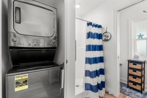 Beach House - Sun-kissed Cottage by Panhandle Getaways