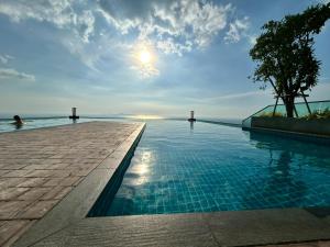 Wong Amat Tower Condominium 1205