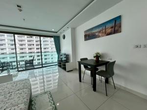 Wong Amat Tower Condominium 1205