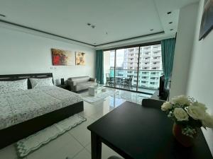 Wong Amat Tower Condominium 1205