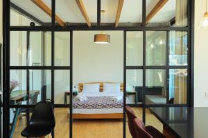 Sololaki Gem 2BR Apt with Balcony - by Wehost