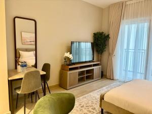 Relaxing Studio Canal & Pool View Yas Island