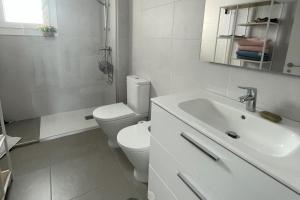 2 Bed Flat - Sleeps 4 - Pool - Parking - Wifi