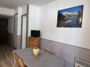 Appartement 32m² avec balcon, proche télécabines - FR-1-812-100