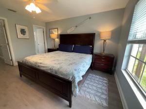 Tarpon - Spacious Updated W&D Full Kitchen 1.5 Mi to Beach