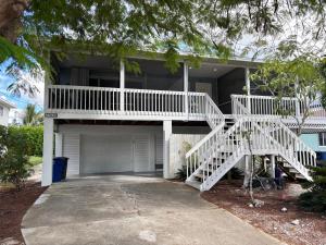 Tarpon - Spacious Updated W&D Full Kitchen 1.5 Mi to Beach