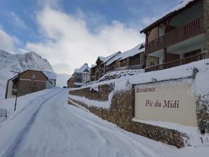 Appartement T2 avec terrasse, proche des pistes, piscine couverte, salle de fitness et services inclus - FR-1-404-305