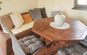 2 Bedroom Gorgeous Home In Debina