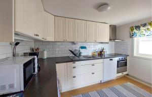 4 Bedroom Beautiful Home In Heberg