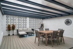 Generous 3-Bed Split-Level Apartment