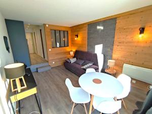 Appartement Rénové 2P avec Balcon Sud, Front de Neige, au Pied des Pistes - FR-1-292-64