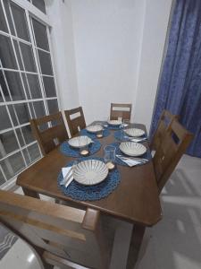 Beachfront City Escape Sunset Balcony AC WiFi