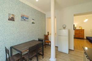 Central 1BR Stay on Rustaveli Avenue - by Wehost